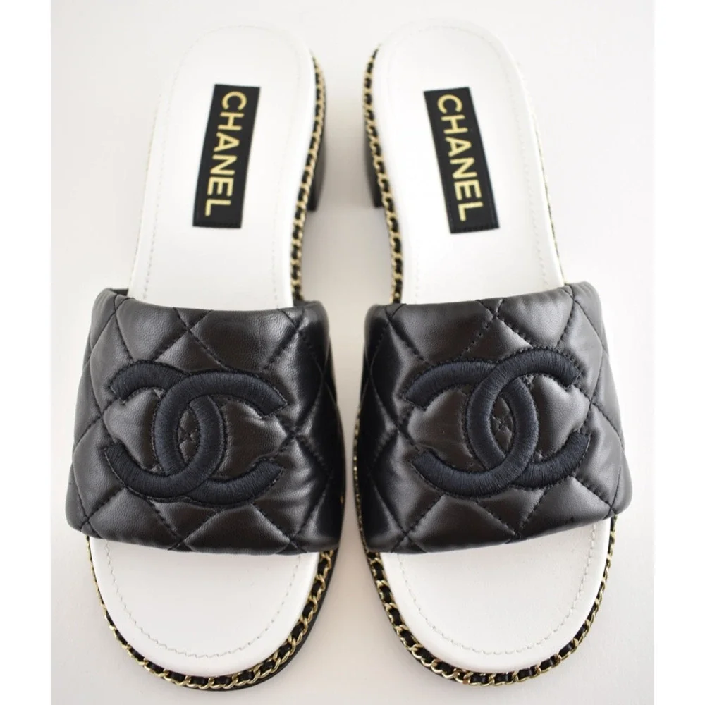 Chanel 25P Black Quilted Leather Chain CC Logo Mule Slide Sandal Block Heel 38.5
